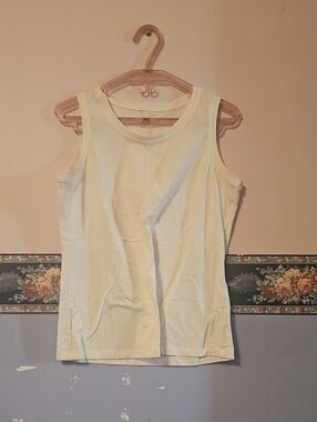 Women's Cream Sleeveless Round-Neck Tank Top